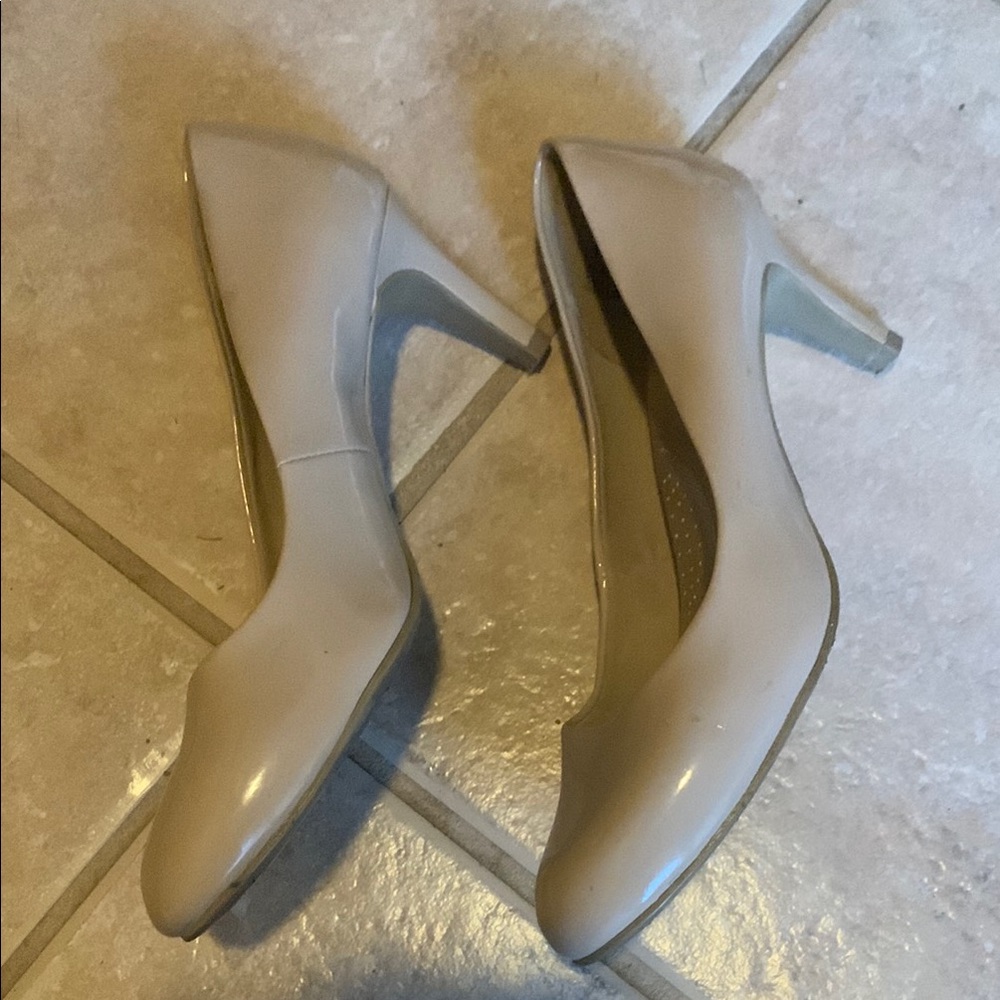 Tan Heels - Picture 2 of 6